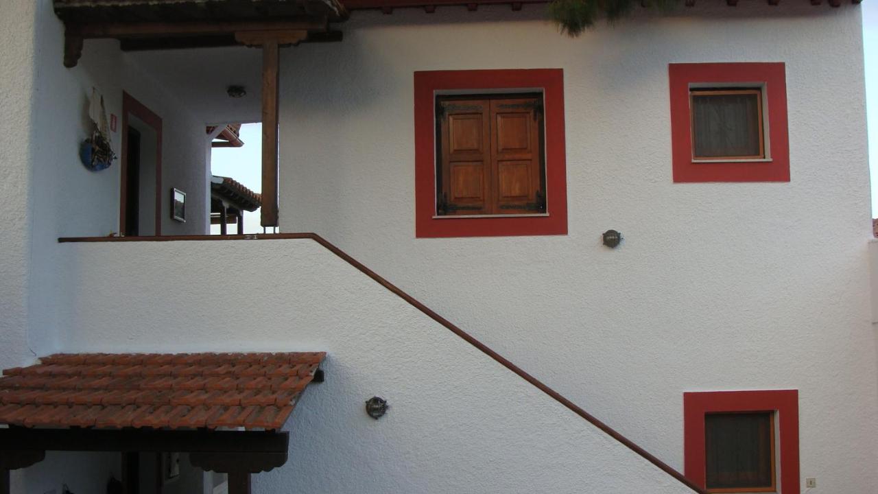 Captain George'S Apartments Patitiri Exterior foto